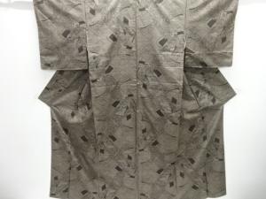 未使用品　仕立て上がり　短冊に草花模様織り出し本場泥大島紬着物(9マルキ)